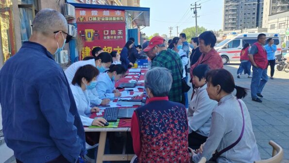 河北高碑店：医社联动送健康 免费体检暖民心